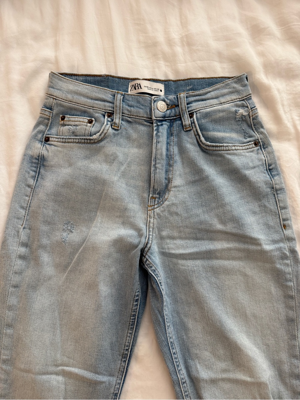 Zara Slim Cropped light wash Jeans size 4